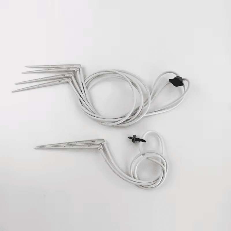 White arrow kit, two-branch assembly below four-branch comparison