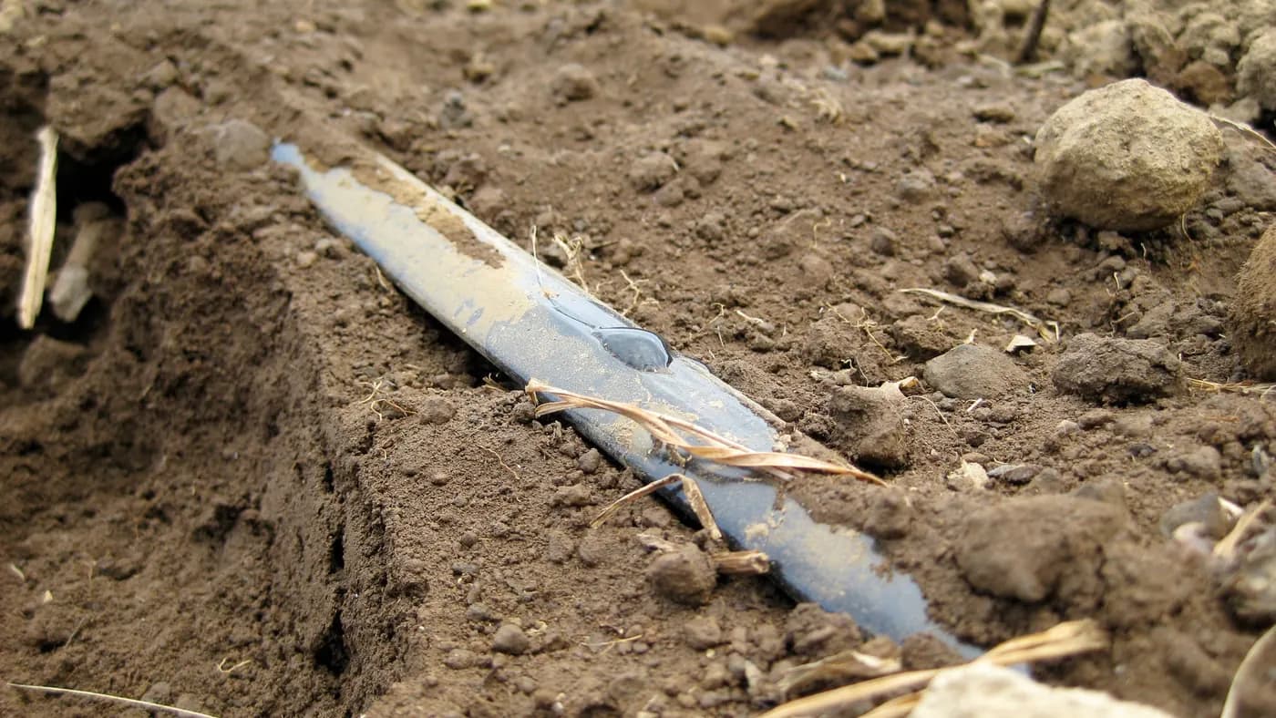Drip Tubing Irrigation Buying Guide: Match Tube, Emitters and Crop Rows