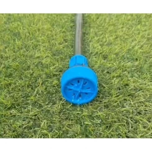 16 mm Valvola di scarico per ala gocciolante con collegamento bloccato installata all'estremità del tubo