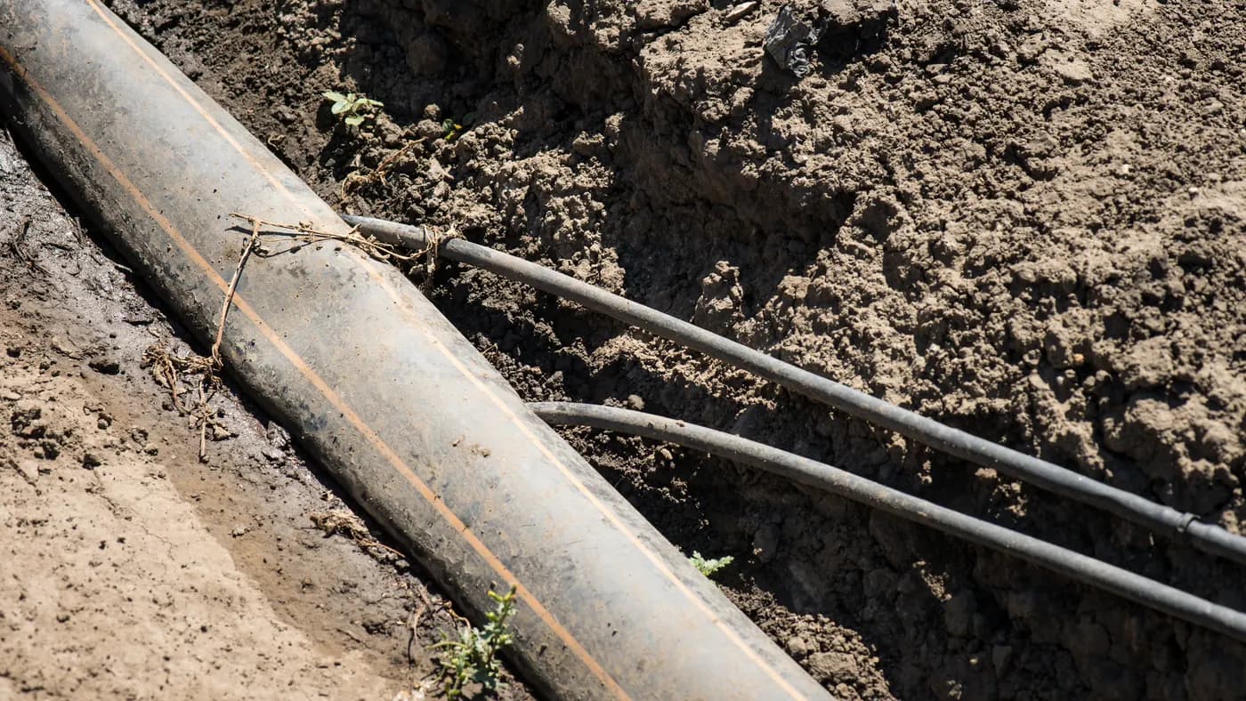 Irrigation with Hose: Choose Layflat Row Outlets Before Cutting the Header